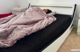 Девушка с сюрпризом в штанах порно