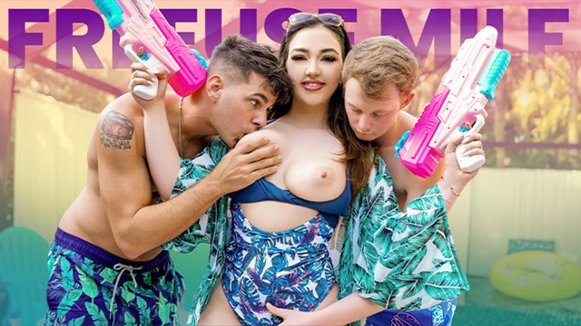 Сисястая телочка долбится